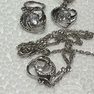 Elegant Silver Jewelry Set with Crystals